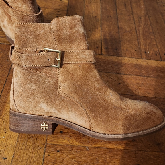 NWOT Tory Burch Tan Suede Ankle Boots 6.5 - Picture 2 of 7